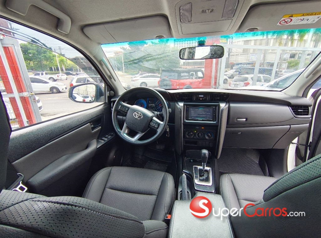 2021 Toyota Fortuner SRV — foto 10 / 10