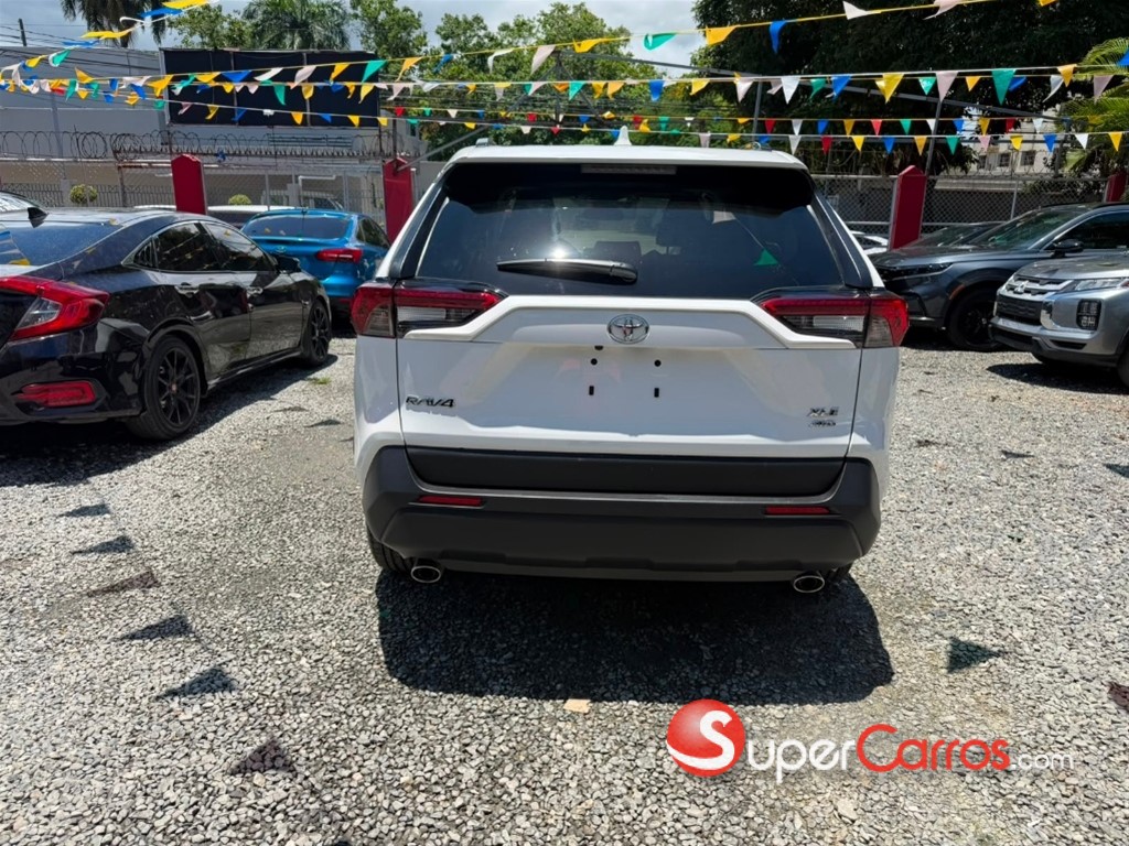 2025 Toyota RAV4 XLE Premium — foto 4 / 10