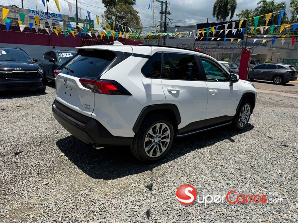 2025 Toyota RAV4 XLE Premium — foto 5 / 10