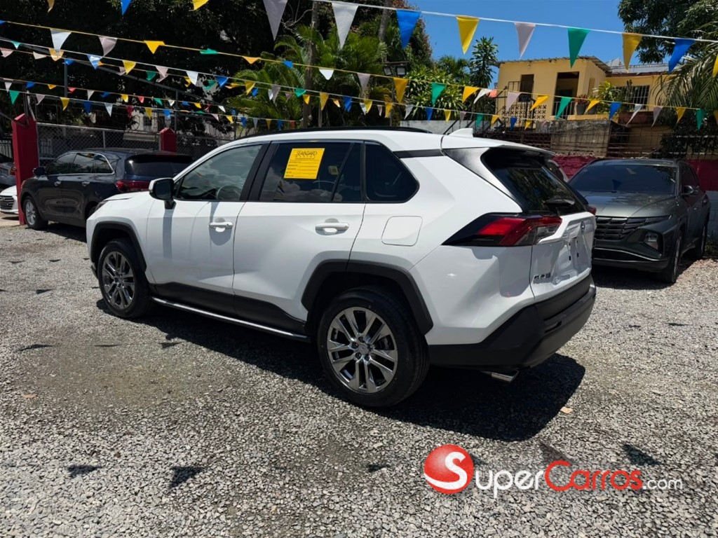 2025 Toyota RAV4 XLE Premium — foto 6 / 10