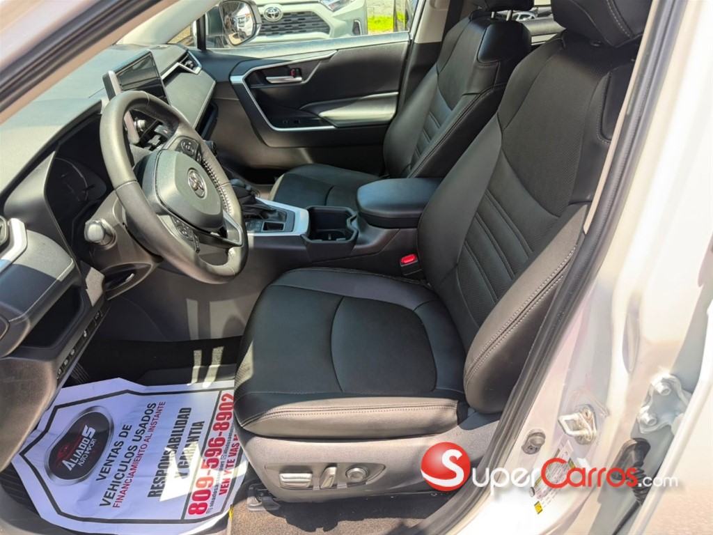 2025 Toyota RAV4 XLE Premium — foto 8 / 10