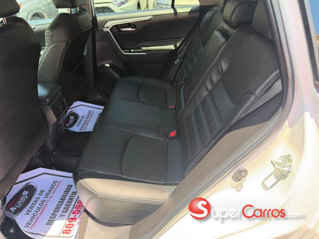 2025 Toyota RAV4 XLE Premium — foto 9 / 10