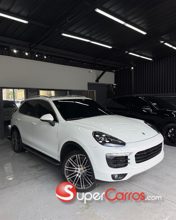 2016 Porsche Cayenne — foto 2 / 12