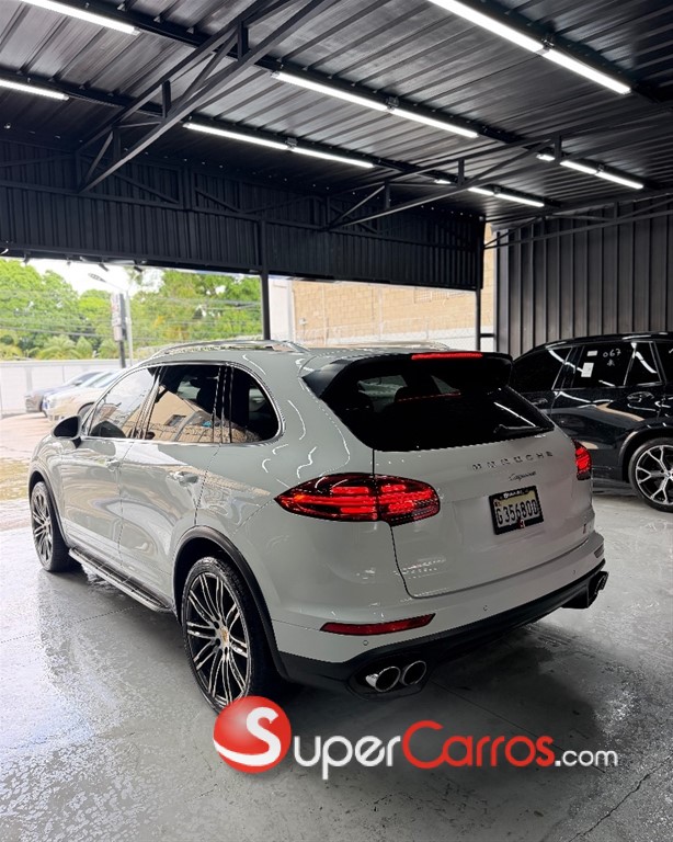 2016 Porsche Cayenne — foto 4 / 12