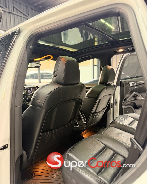 2016 Porsche Cayenne — foto 8 / 12