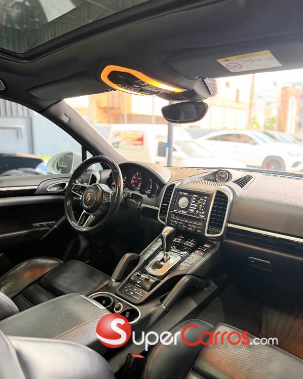 2016 Porsche Cayenne — foto 9 / 12