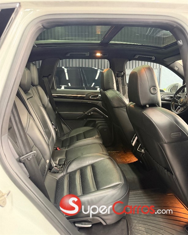 2016 Porsche Cayenne — foto 10 / 12