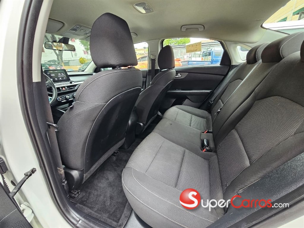 2021 Kia Forte LXS — foto 7 / 10