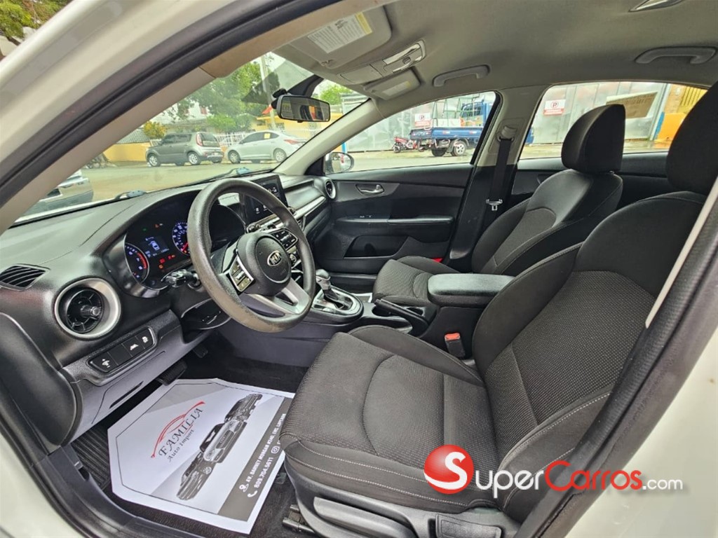 2021 Kia Forte LXS — foto 8 / 10
