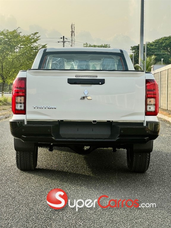 2027 Mitsubishi Motors L 200 Triton — foto 6 / 11