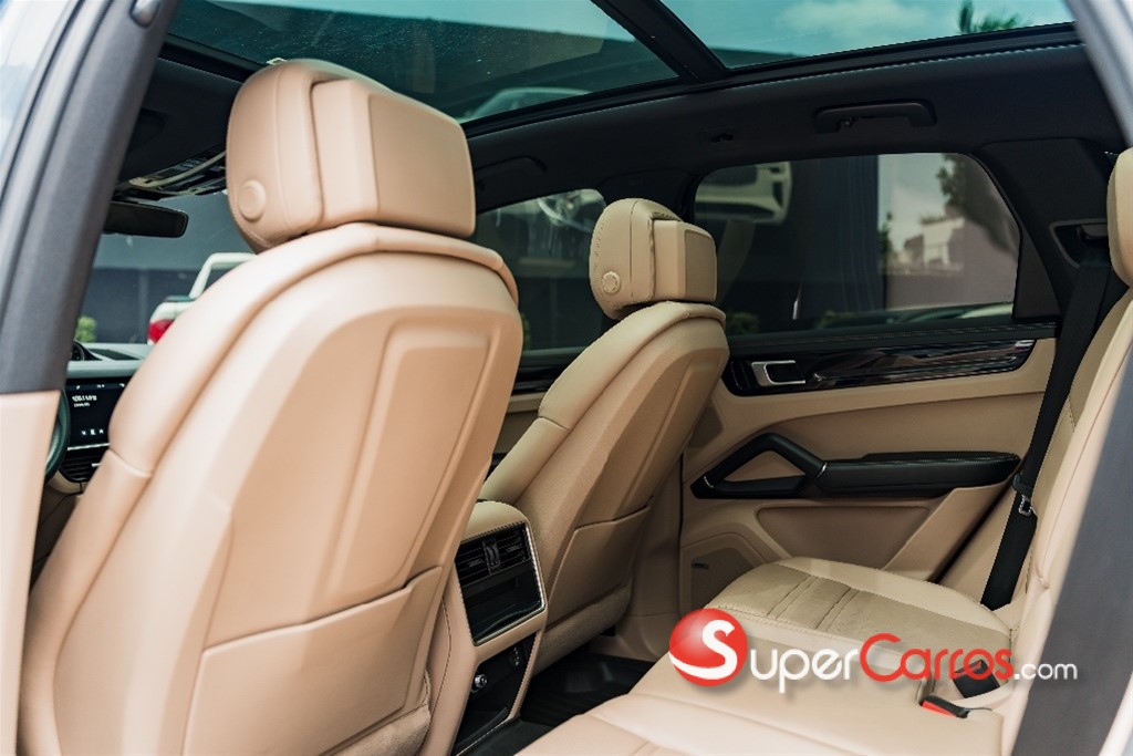 2019 Porsche Cayenne — foto 10 / 12