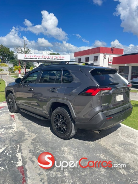 2020 Toyota RAV4 LE PLUS — foto 2 / 8
