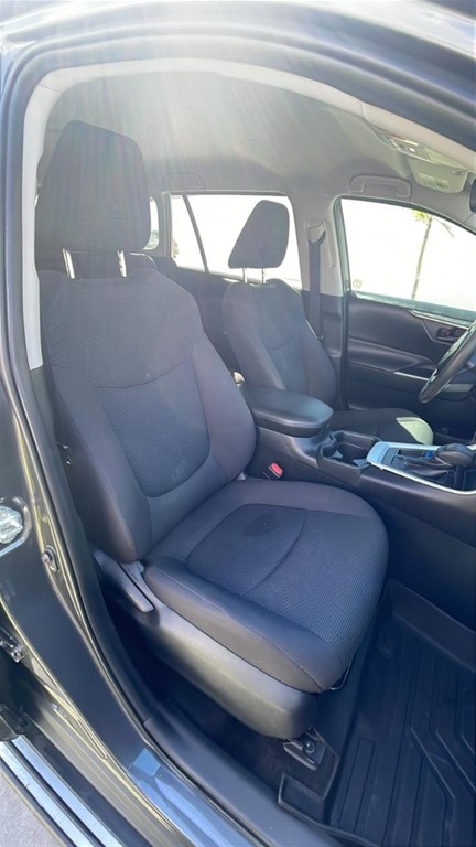 2020 Toyota RAV4 LE PLUS — foto 5 / 8