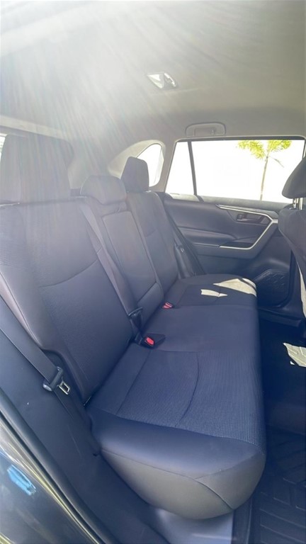 2020 Toyota RAV4 LE PLUS — foto 6 / 8