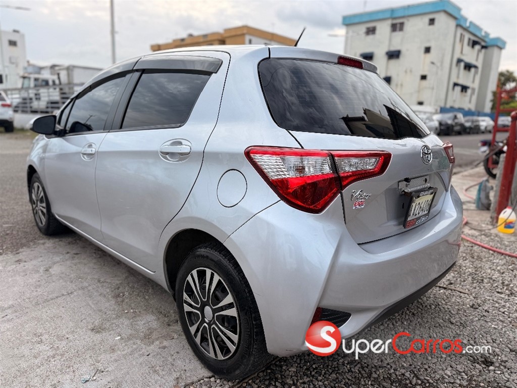2018 Toyota VITZ — foto 4 / 8
