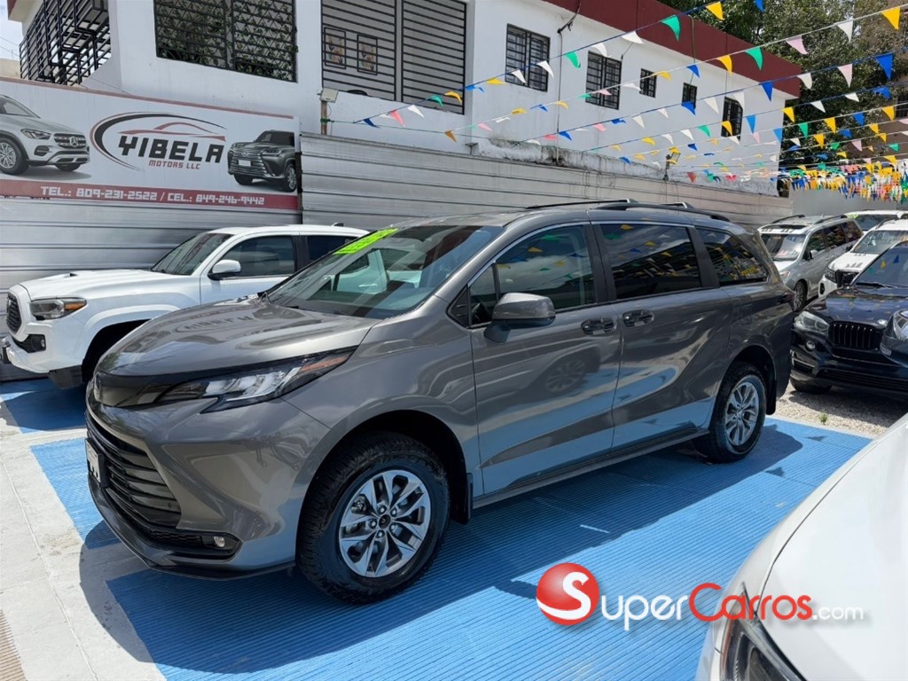 2023 Toyota Sienna XLE