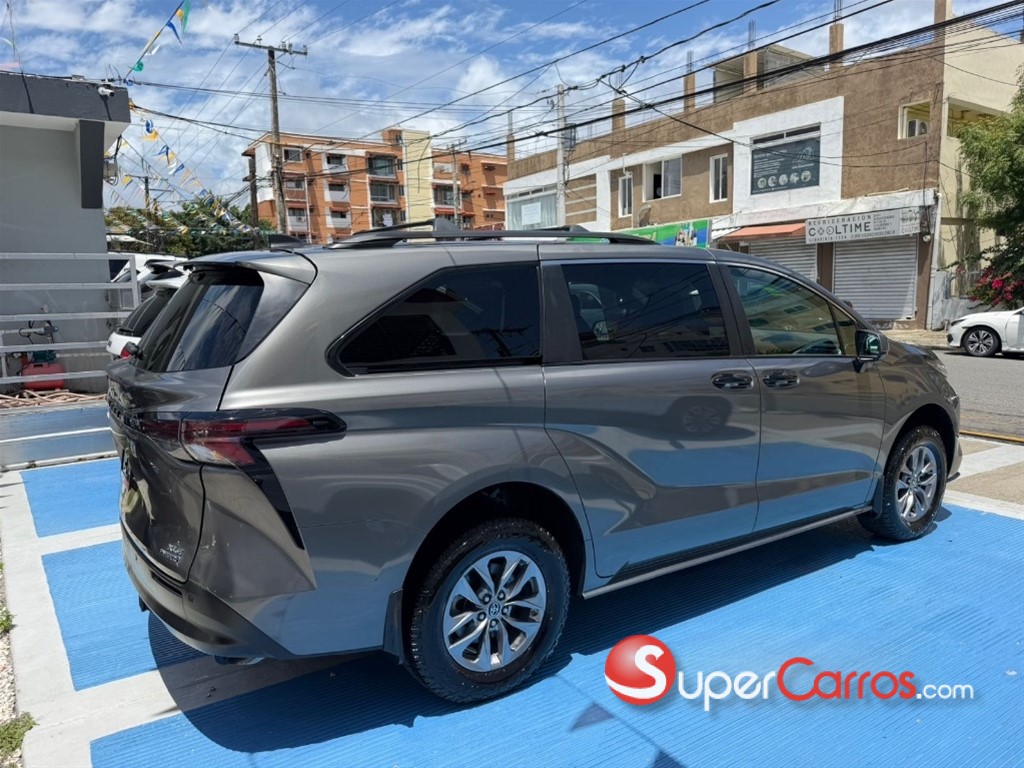 2023 Toyota Sienna XLE — foto 4 / 12