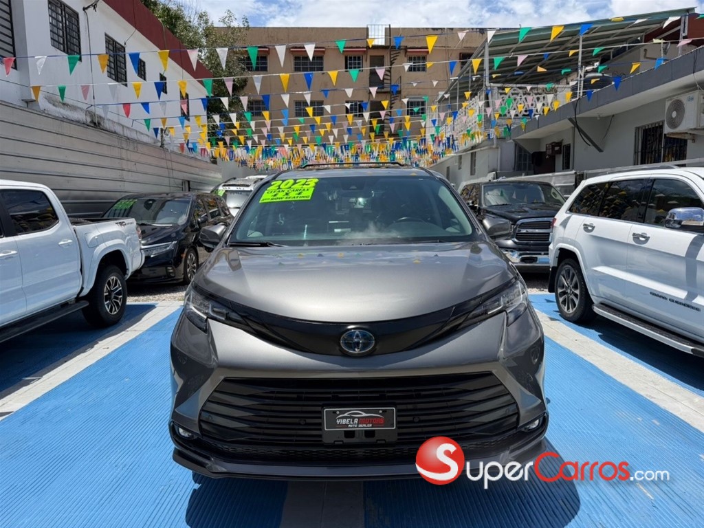 2023 Toyota Sienna XLE — foto 5 / 12