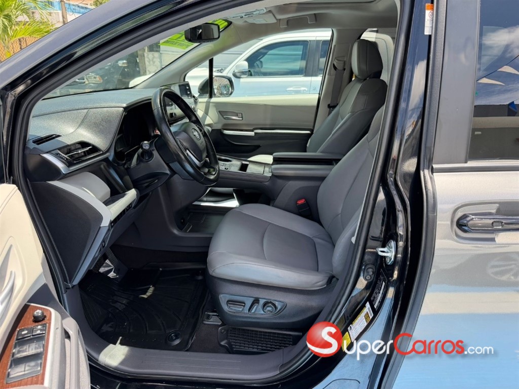 2023 Toyota Sienna XLE — foto 7 / 12