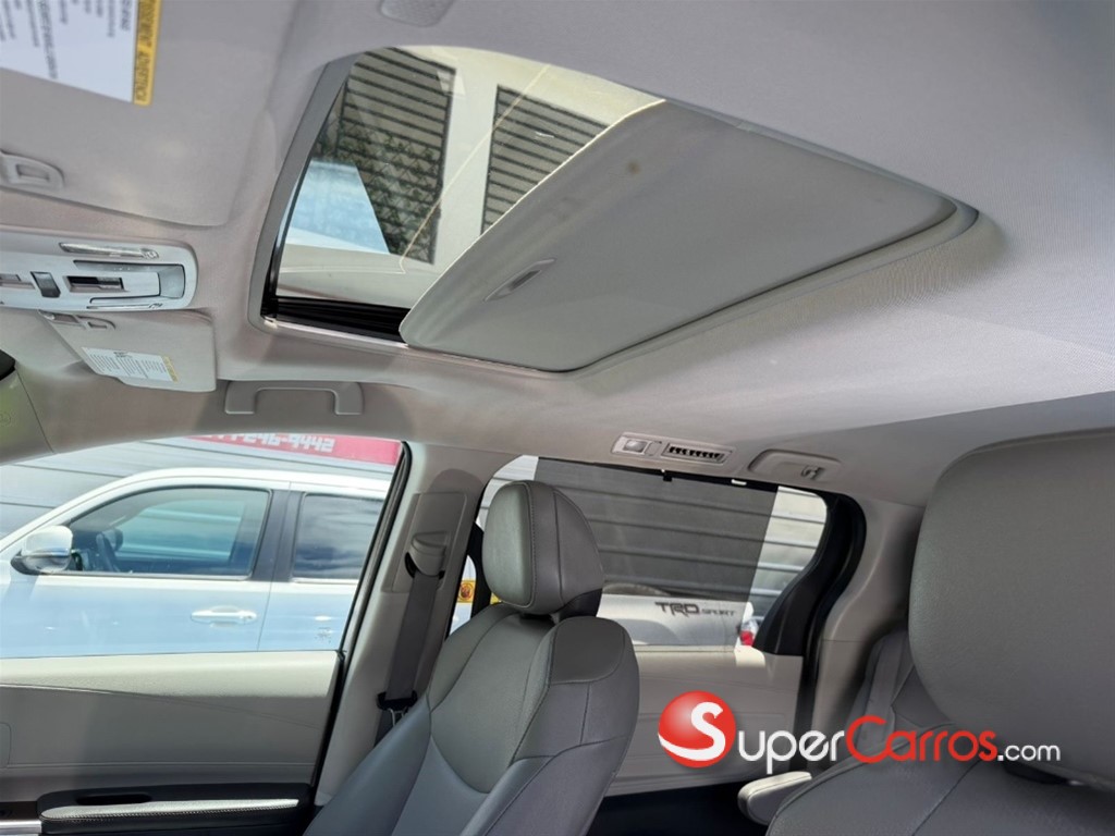 2023 Toyota Sienna XLE — foto 9 / 12