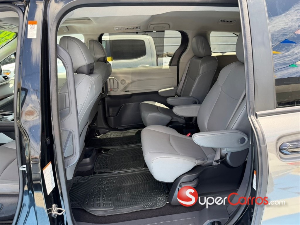 2023 Toyota Sienna XLE — foto 10 / 12