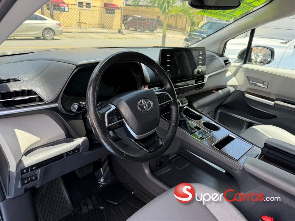 2023 Toyota Sienna XLE — foto 11 / 12
