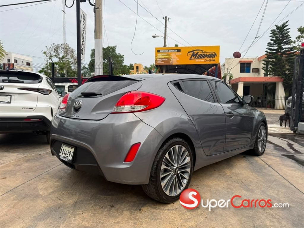 2018 Hyundai Veloster — foto 7 / 12