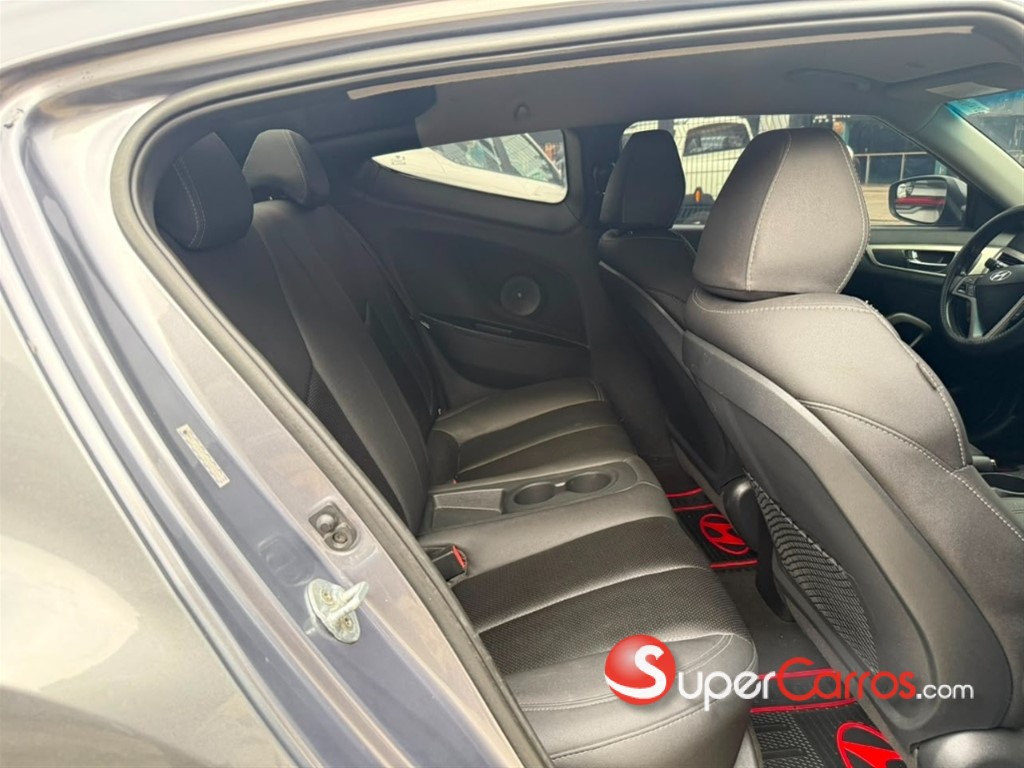 2018 Hyundai Veloster — foto 8 / 12