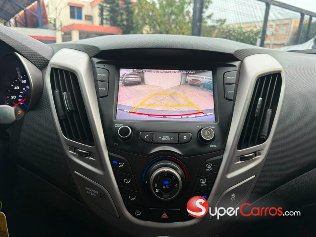 2018 Hyundai Veloster — foto 10 / 12
