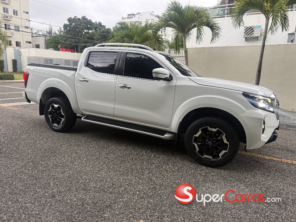 2025 Nissan Frontier LE — foto 2 / 11