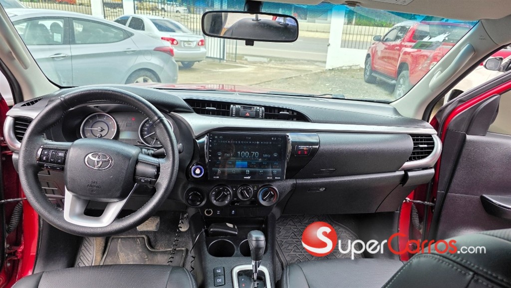 2020 Toyota Hilux — foto 8 / 12