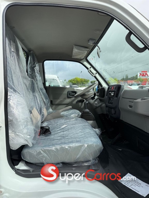 2027 Isuzu Traviz 10 Pies — foto 8 / 9