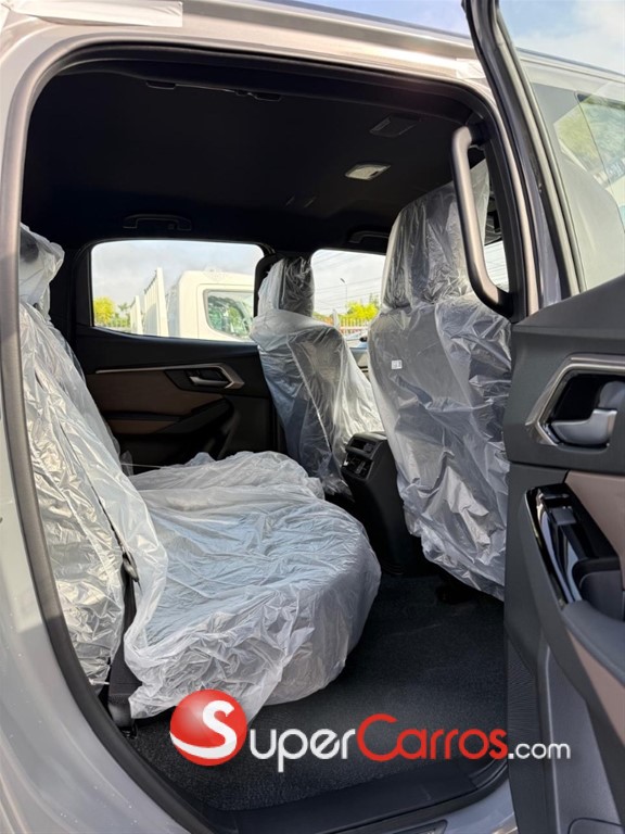 2027 Isuzu DMAX LSE — foto 11 / 12