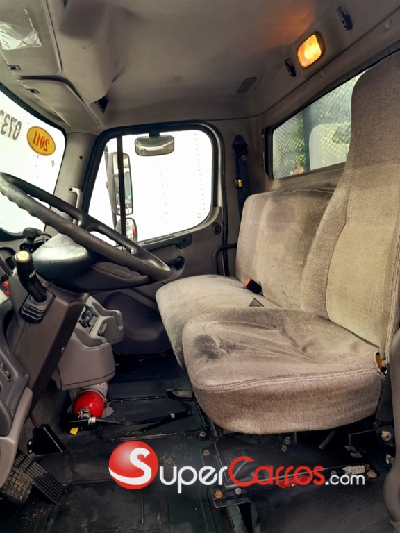 2011 Freightliner M2-106 — foto 7 / 8