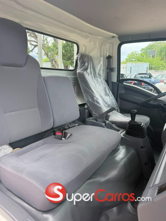 2027 Isuzu NPR 14 pies — foto 2 / 12