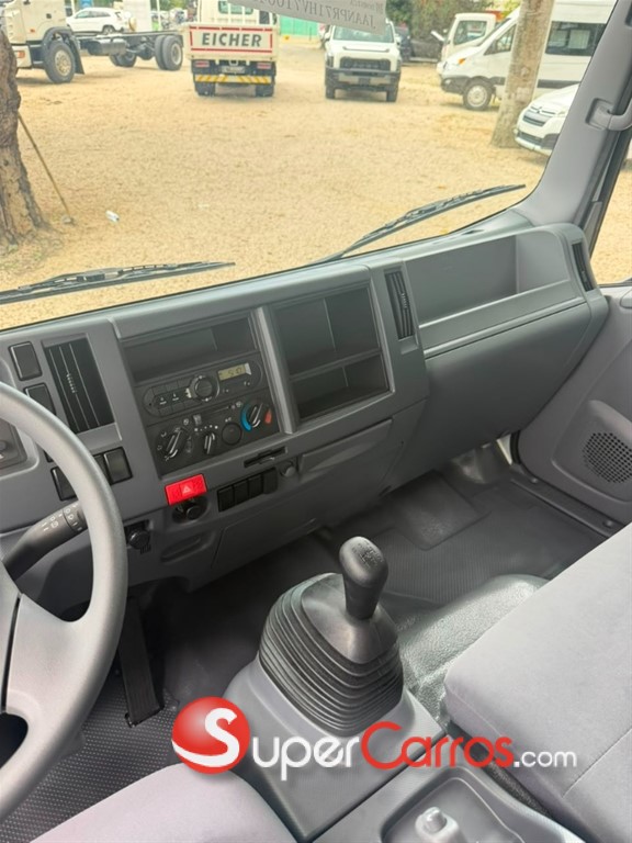 2027 Isuzu NPR 14 pies — foto 4 / 12