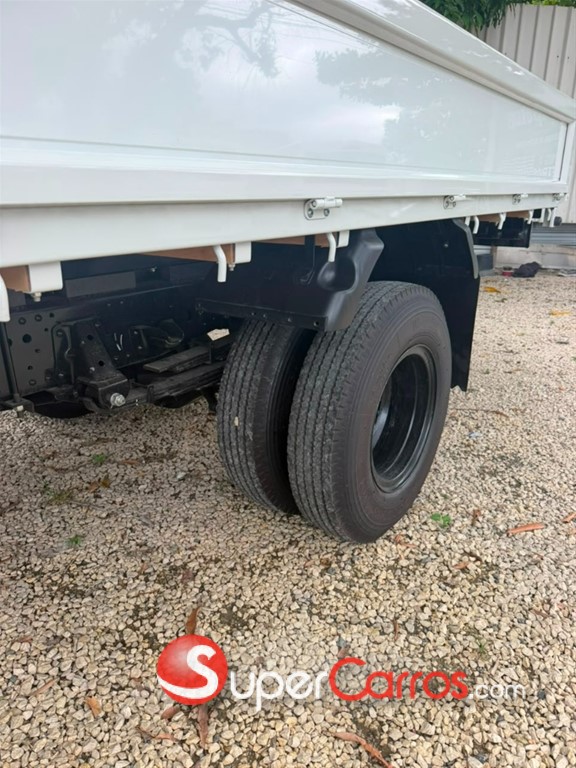 2027 Isuzu NPR 14 pies — foto 11 / 12
