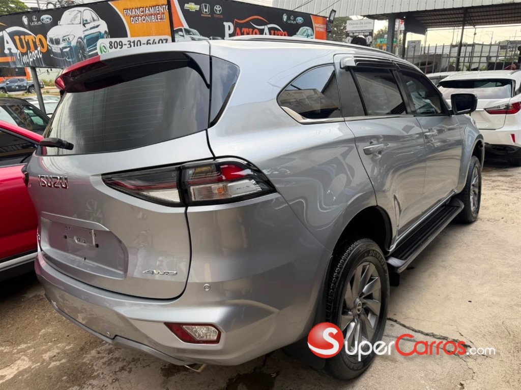 2024 Isuzu Mux — foto 8 / 12