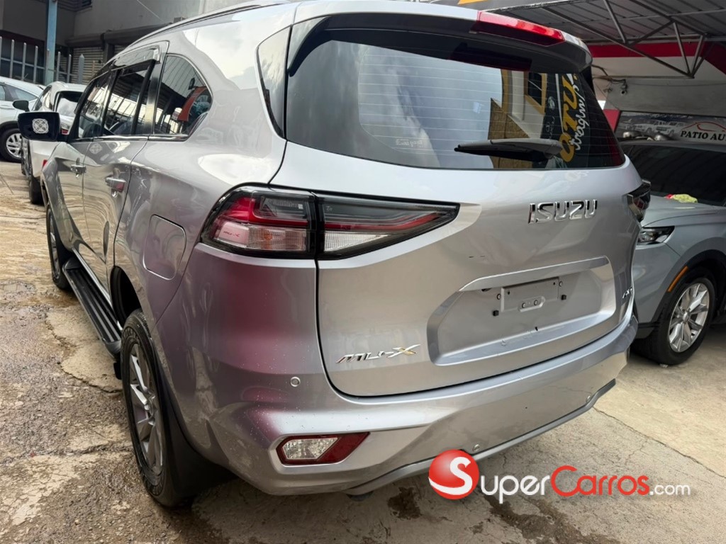 2024 Isuzu Mux — foto 9 / 12