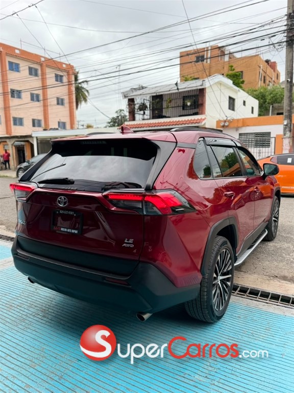 2020 Toyota RAV4 LE — foto 8 / 12