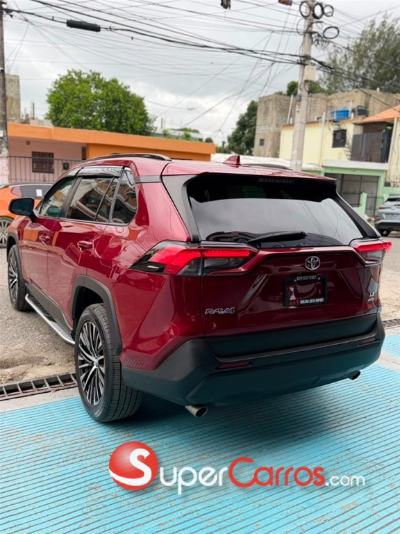 2020 Toyota RAV4 LE — foto 9 / 12