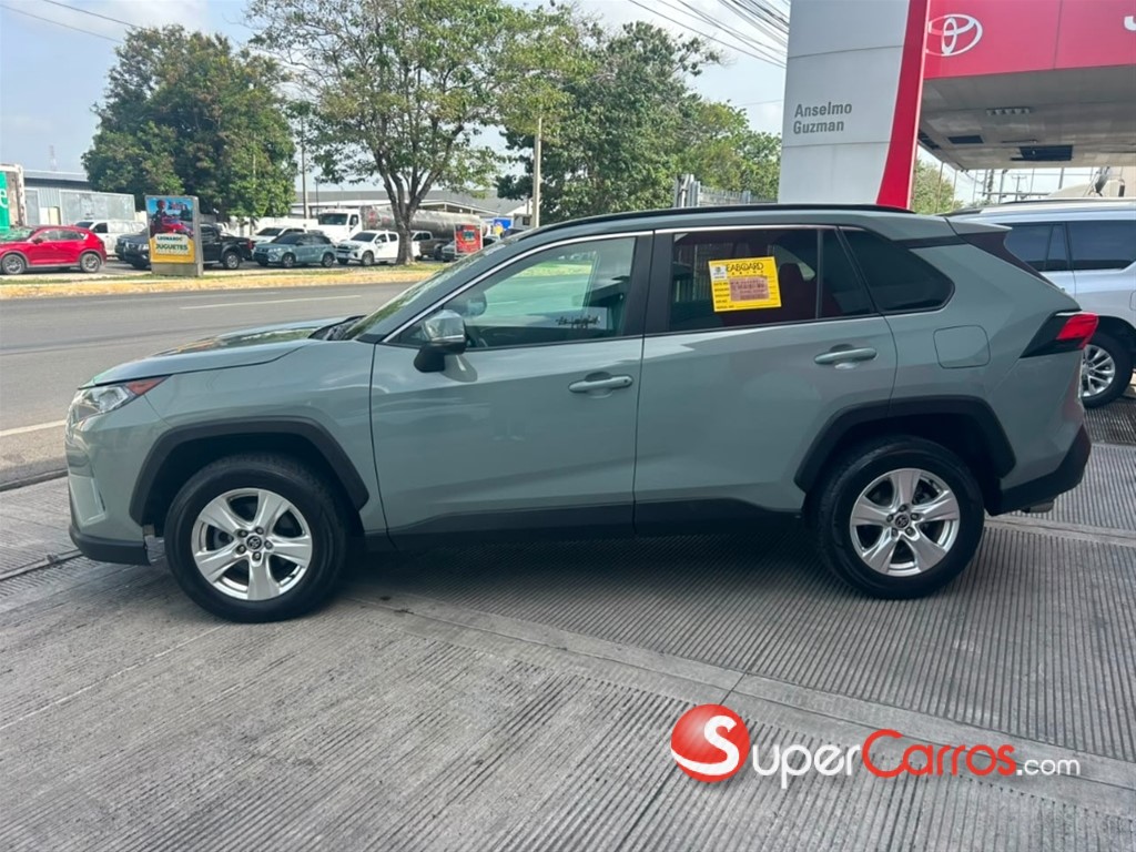 2021 Toyota RAV4 XLE — foto 2 / 10