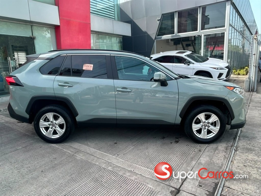 2021 Toyota RAV4 XLE — foto 3 / 10