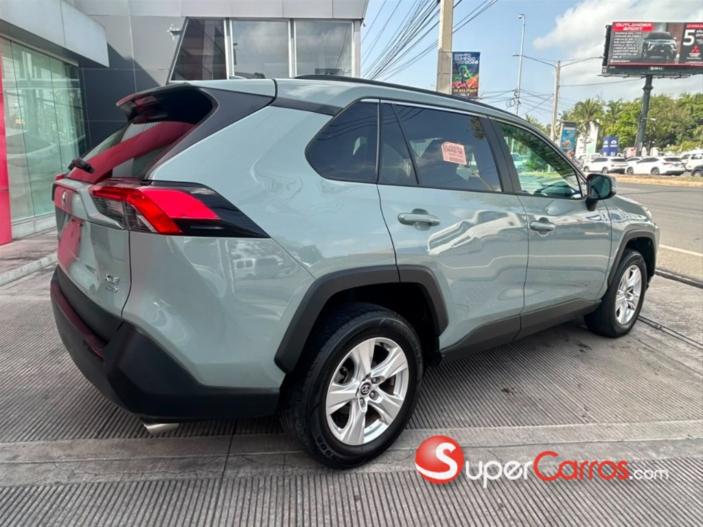 2021 Toyota RAV4 XLE — foto 5 / 10