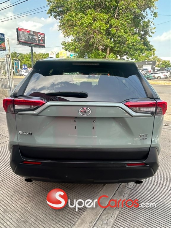 2021 Toyota RAV4 XLE — foto 7 / 10