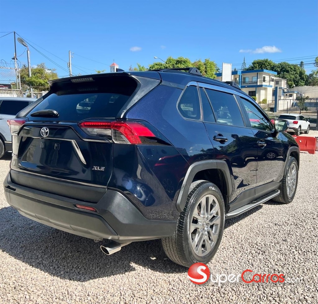 2021 Toyota RAV4 XLE Premium — foto 6 / 9