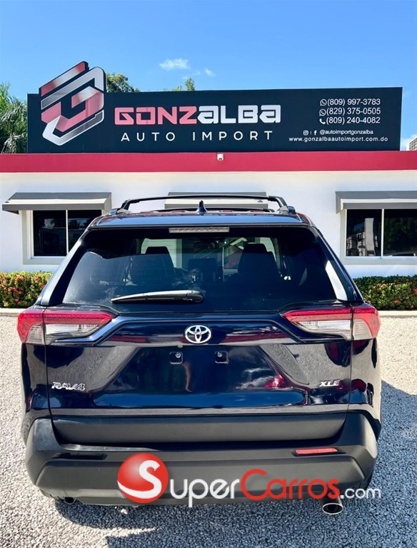 2021 Toyota RAV4 XLE Premium — foto 7 / 9