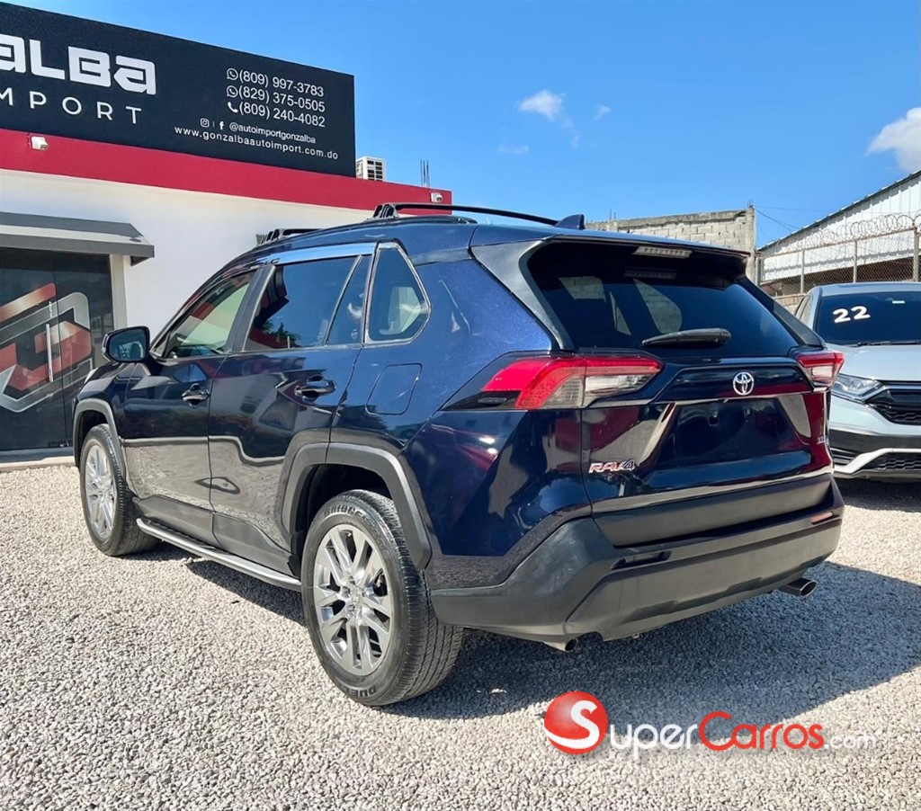 2021 Toyota RAV4 XLE Premium — foto 8 / 9