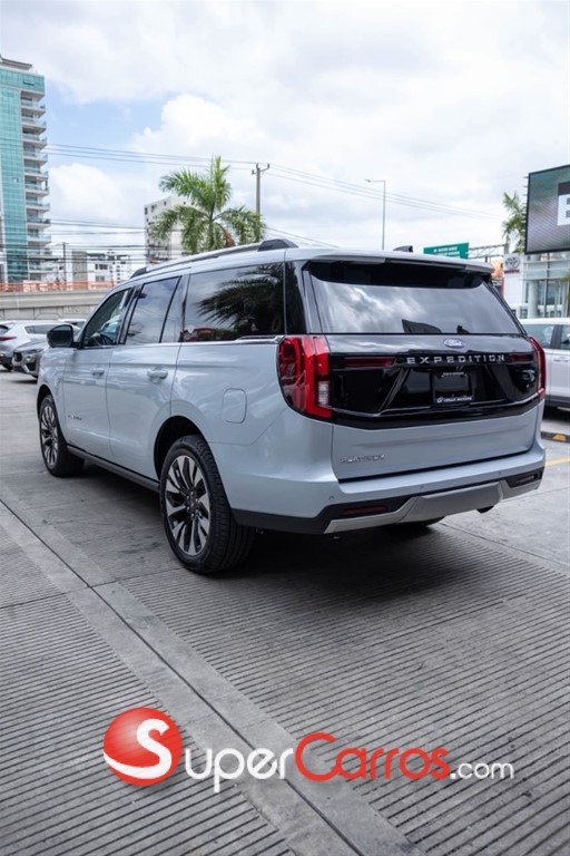 2026 Ford Expedition Platinum — foto 8 / 11