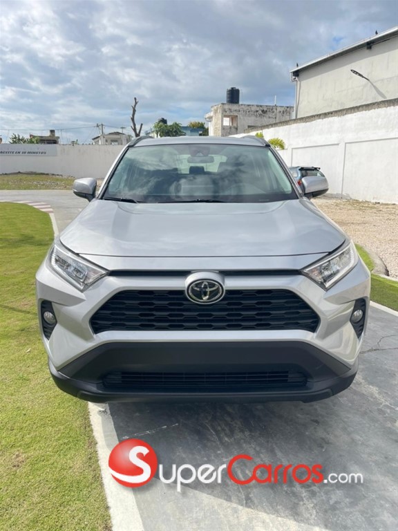 2021 Toyota RAV4 XLE — foto 2 / 9
